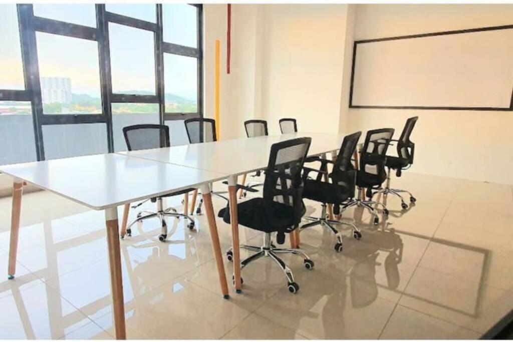 Apple Home 2 At Menara Simfoni, King Size Bed, Cheras, Nexflix, Wifi, Parking Seri Kembangan Bagian luar foto