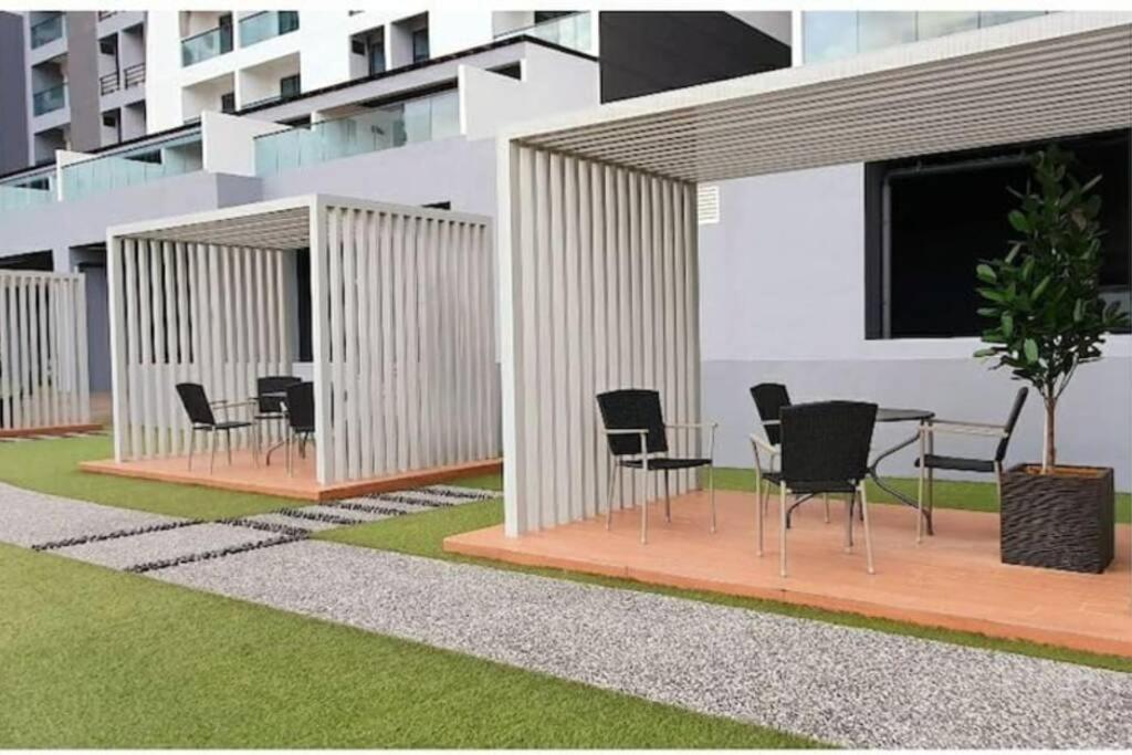 Apple Home 2 At Menara Simfoni, King Size Bed, Cheras, Nexflix, Wifi, Parking Seri Kembangan Bagian luar foto