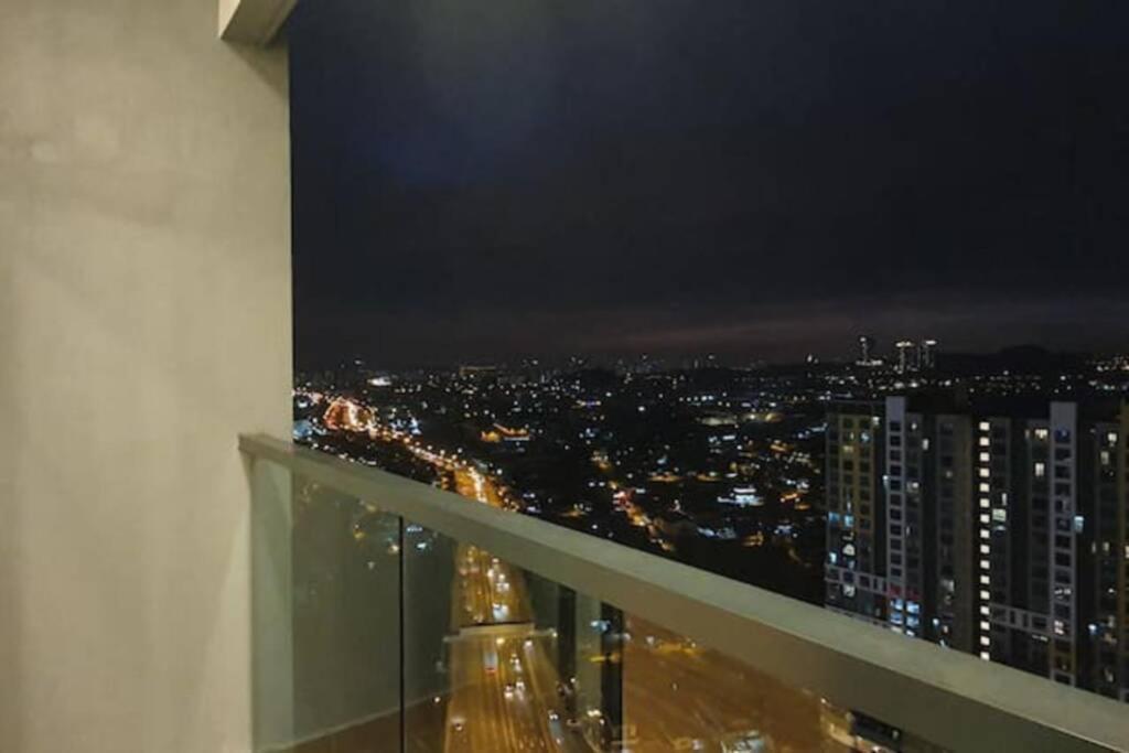 Apple Home 2 At Menara Simfoni, King Size Bed, Cheras, Nexflix, Wifi, Parking Seri Kembangan Bagian luar foto