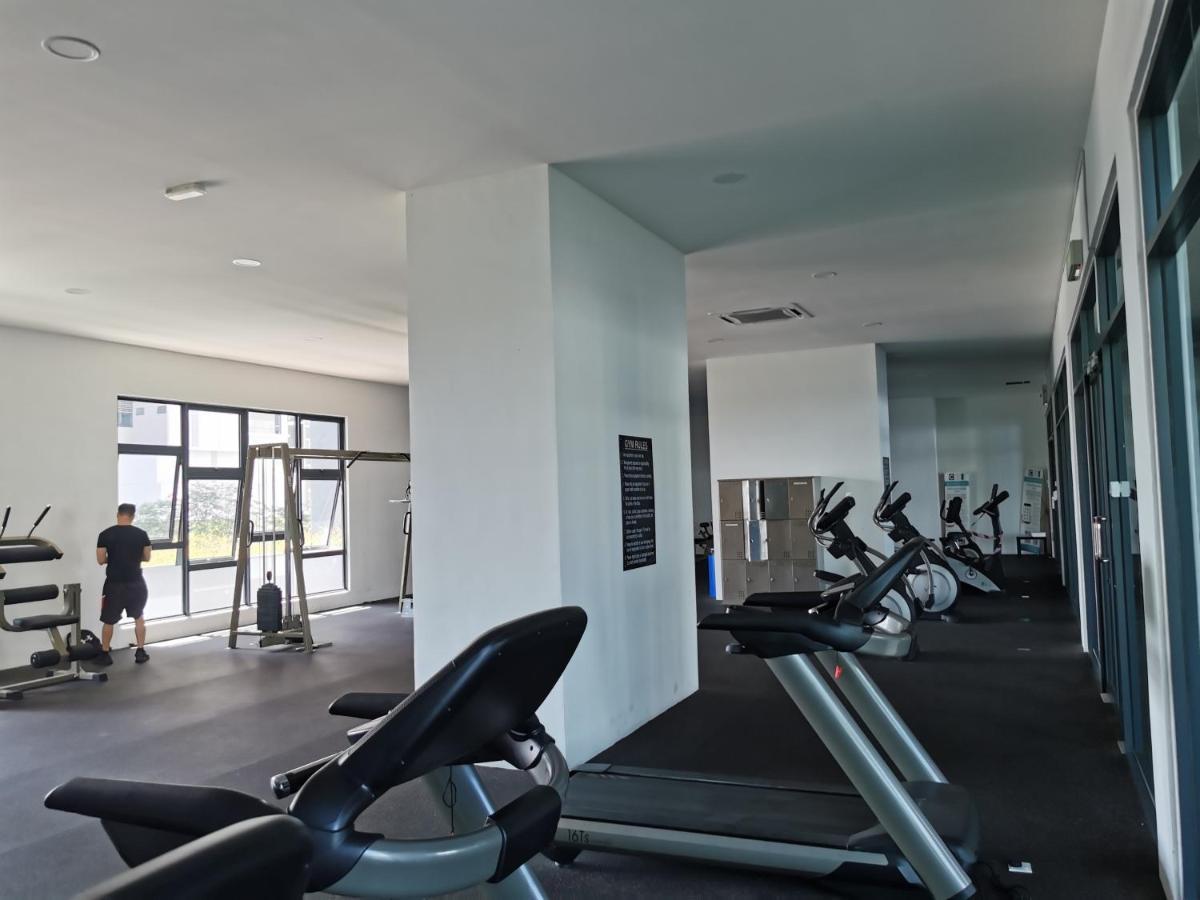 Apple Home 2 At Menara Simfoni, King Size Bed, Cheras, Nexflix, Wifi, Parking Seri Kembangan Bagian luar foto